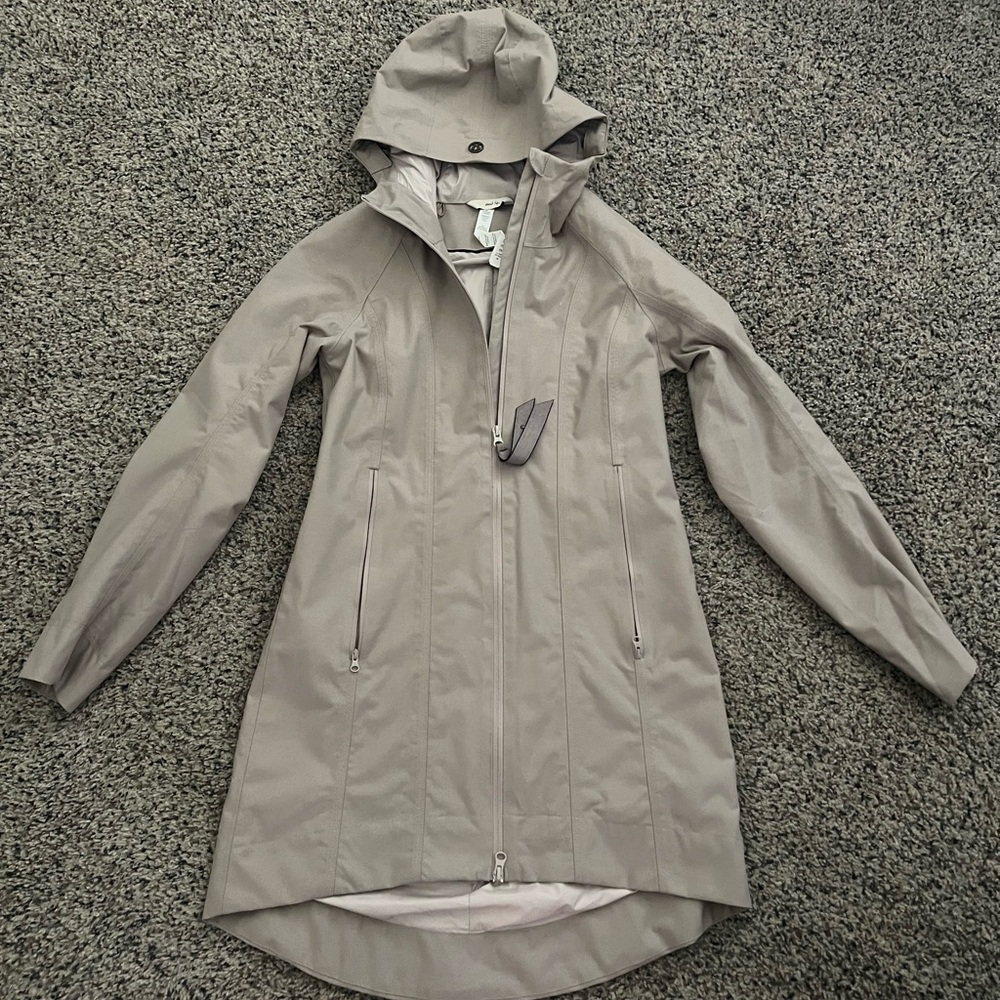 Lululemon Athletica Women's Hooded Taupe Ski Jacket